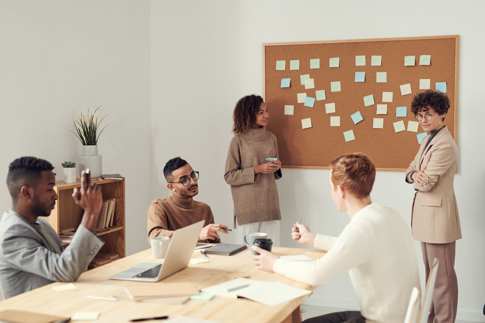 One-to-one mentoring session reviewing AI earnings skills and workflows